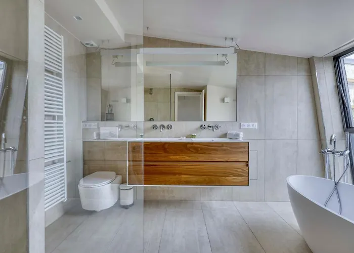 Luxury Penthouse With A/c Terrace & View-le Marais 아파트 파리