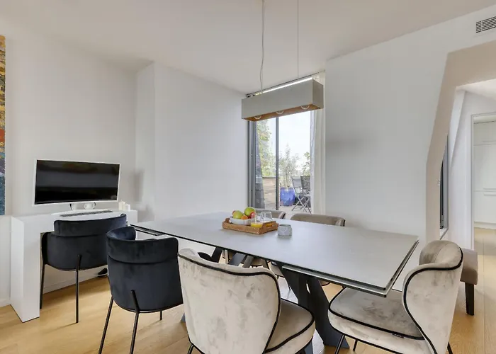 Luxury Penthouse With A/c Terrace & View-le Marais 아파트 파리